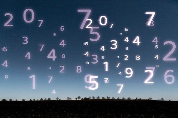 Números aleatorios en el cielo representando la aleatoriedad