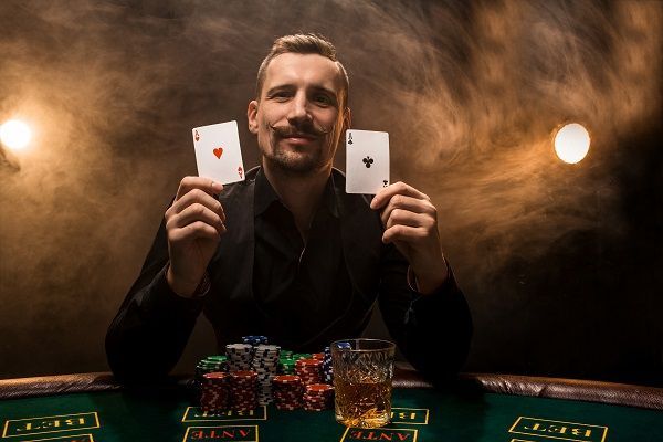 Ante en Póker: su importancia y estrategias en el juego
