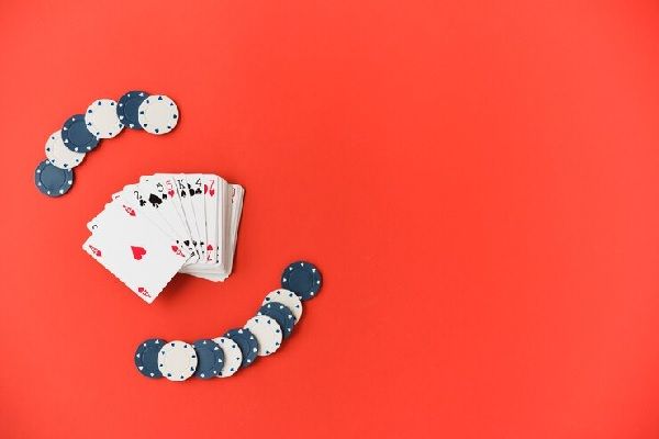 Seven-Card Stud, derivada del póquer descubierto